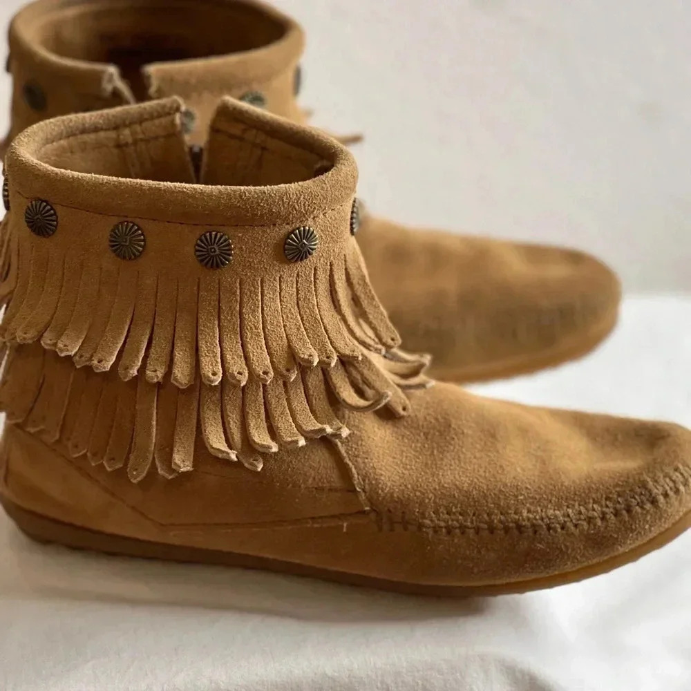 Minnetonka moccasins fringe, Indian, culture, suede leather, western, boho 7.5
